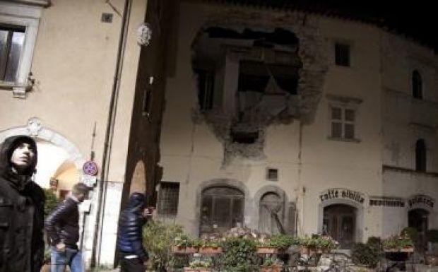 Három erős földrengés és hatvan kisebb utórengés volt Olaszországban