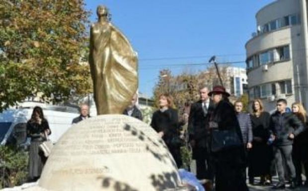 Emlékmű és felvonulás a Colectiv-tragédia áldozatainak emlékére