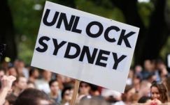 Ezrek tüntettek Sydneyben az éjszakai alkoholfogyasztást korlátozó törvény ellen