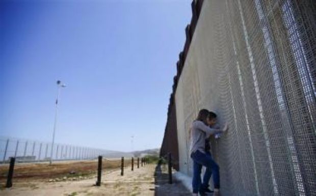 Mexikóiak ajánlkoztak, hogy felépítenék a falat az amerikai határ mentén