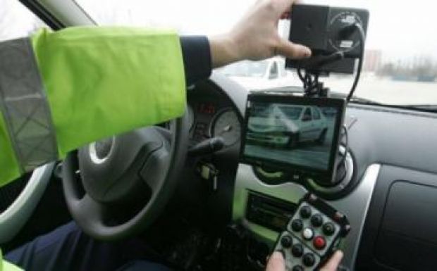 225 kilométeres óránkénti sebességgel repesztett, jól megbírságolták