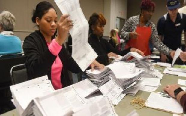 Michiganben leállították a szavazatok újraszámlálását