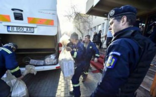 Több mint 10 ezer csendőr ügyel a rendre a parlamenti választások hétvégéjén