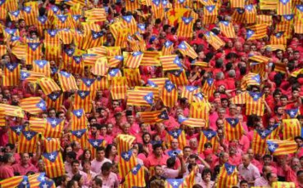 A spanyol alkotmánybíróság felfüggesztette a katalán függetlenségi népszavazást