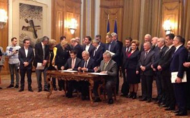 Aláírták a PSD-ALDE-protokollumot; együtt mennek Klaus Johannishoz