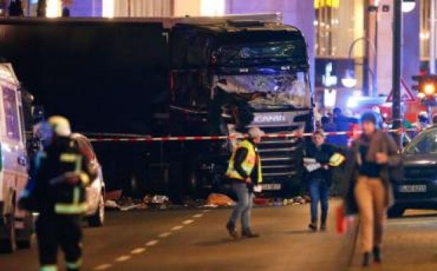 Nemzetközi körözést adtak ki a berlini merénylet új gyanúsítottja ellen