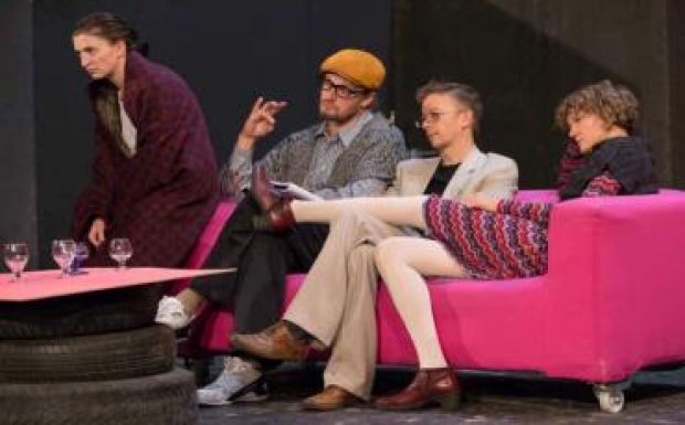 „Pénz az égből” a Tamási Áron Színház pódiumán