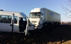 Tizenöten sérültek meg egy balesetben Biharkeresztesnél