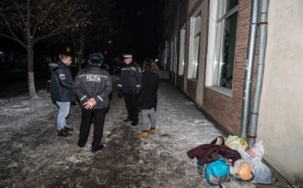 Mínusz 15 fokban tettek ki az utcára egy 16 éves diáklányt Székelyudvarhelyen