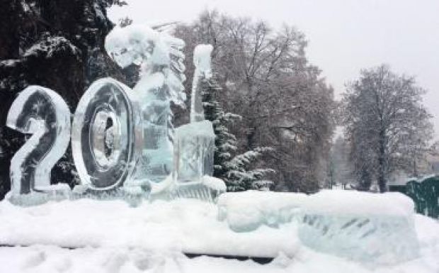 Diákok rongálhatták meg a sepsiszentgyörgyi jégsárkányt