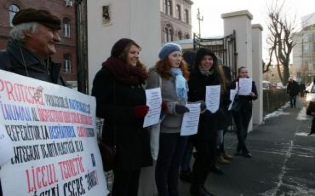 Apáczais szülők: diszkriminált a tanfelügyelőség