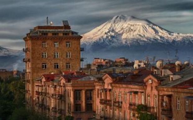 Hazatalálni, több ezer kilométerre Erdélytől – a Jerevánban élő Dájbukát Lászlóval beszélgettünk