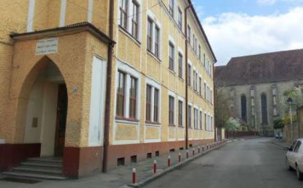 Ötven civil szervezet állt ki a megszüntetett kolozsvári magyar osztály mellett