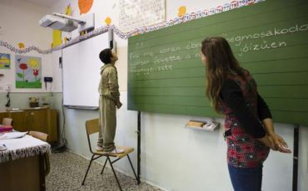 Se ajándék, se fizetett korrepetálás: elkészült a tanárok etikai kódextervezete