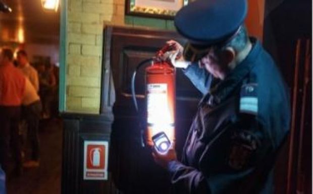 Ismét elkezdi a szórakozóhelyek tűzvédelmi ellenőrzését a belügyminisztérium
