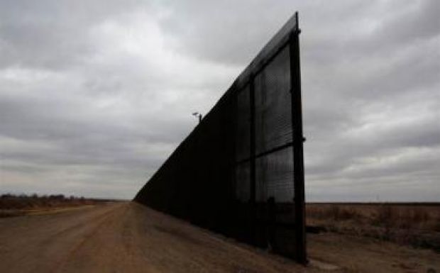 Trump aláírta a rendeletet a mexikói határfal felépítéséről