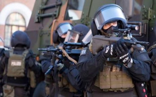 Terrorellenes razziát tartott az osztrák rendőrség Bécsben és Grazban