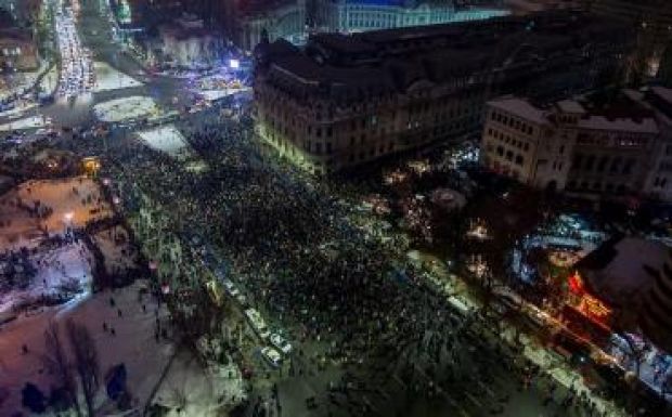 „Vigyen el a DNA!” – tízezrek tüntettek újra a büntetőjog módosítása ellen