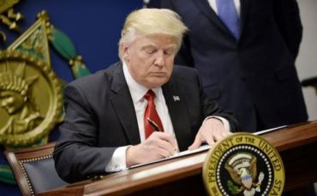 Érvénytelenítette egy szövetségi bíró Trump hírhedt rendeletét