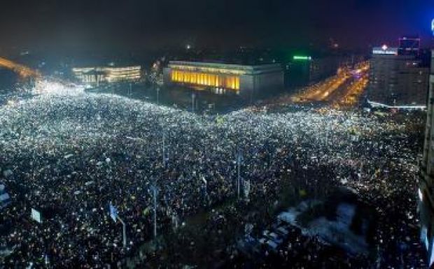 A kormány hatálytalanította a Btk.-rendeletet, de az utca nem hallgat el (percről percre)