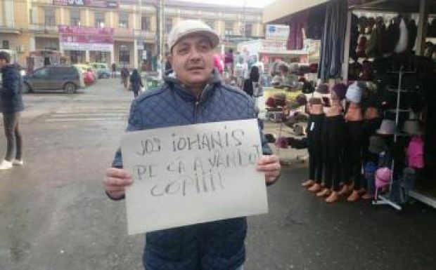 Egyszemélyes tüntetések is voltak Klaus Johannis ellen