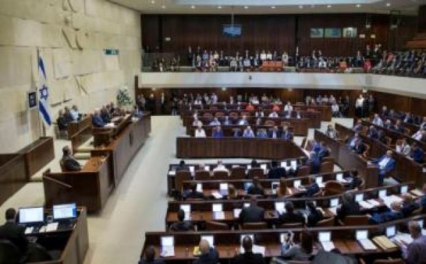 Az izraeli parlament legalizálta a palesztin területen épült telepes otthonokat