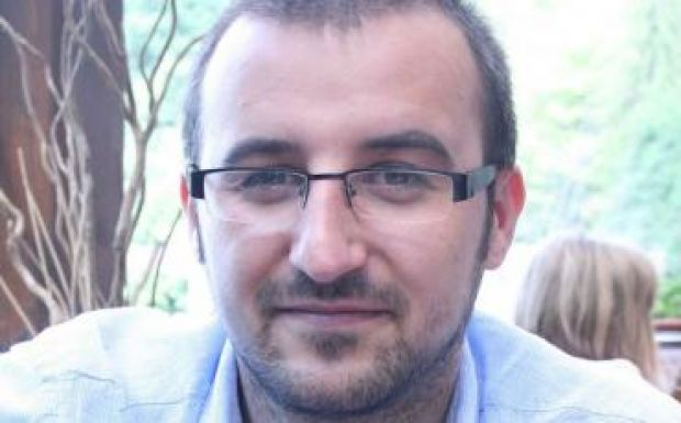 Elemző: kevés az esély a kormány elmozdítására, kellemetlen helyzetben az RMDSZ