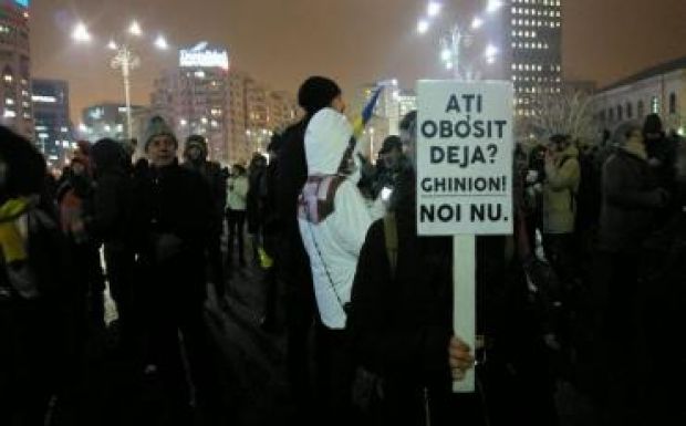 Bukarestben folytatódnak a demonstrációk