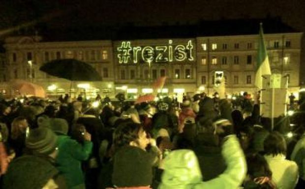 A kolozsvári Történelmi Múzeum is gyűjti a tüntetők tábláit