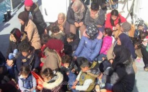  Román határrendészek 52 menekültet mentettek meg az Égei-tengeren