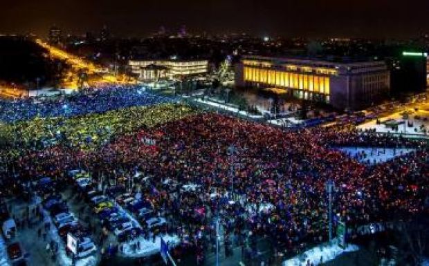 Ismét tízezrek vonultak utcára országszerte a kormány ellen tiltakozni