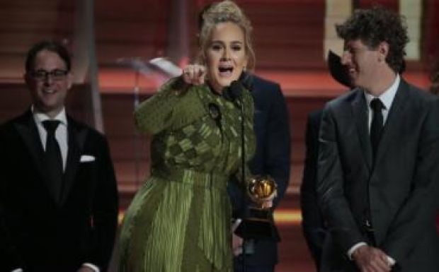 Tarolt Adele a Grammy-díjátadón