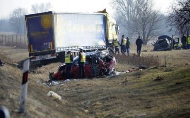 Meghalt egy magyar rendőrnő az M5-sön, őrizetbe vették a romániai kamionsofőrt
