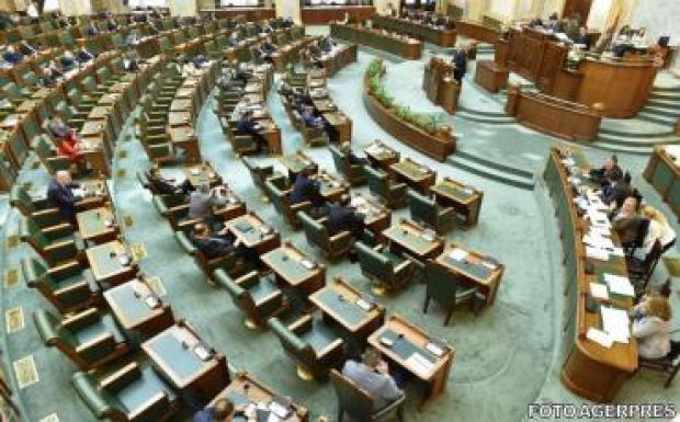 Ellenszavazat nélkül fogadta el a szenátus a 14-es sürgősségi rendeletet