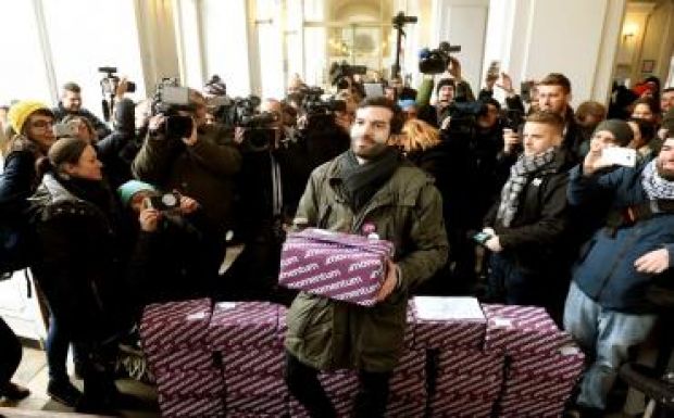 Leadták Budapesten az olimpiai népszavazás kiírásáért összegyűjtött aláírásokat