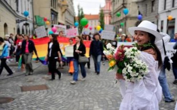 Hatályba lépett az azonos neműek házasságát legalizáló törvény Szlovéniában