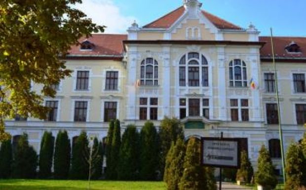 Biró Zsolt a tájékoztatta parlamentet a marosvásárhelyi katolikus gimnázium helyzetéről