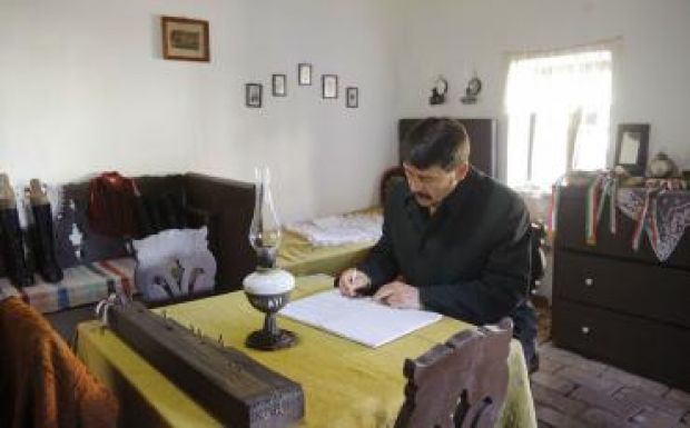 Áder János Nagyszalontán: a méltósággal, szerényen végzett munka ér annyit, mint a zajos siker