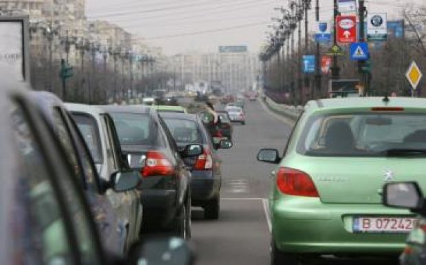 Az önkormányzatokra bízzák a légszennyező autók megadóztatását