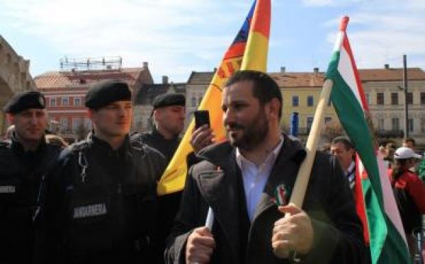 Bírságolás az Erdély-zászlóért: összeugrasztaná a csendőrség a kolozsvári magyarokat?