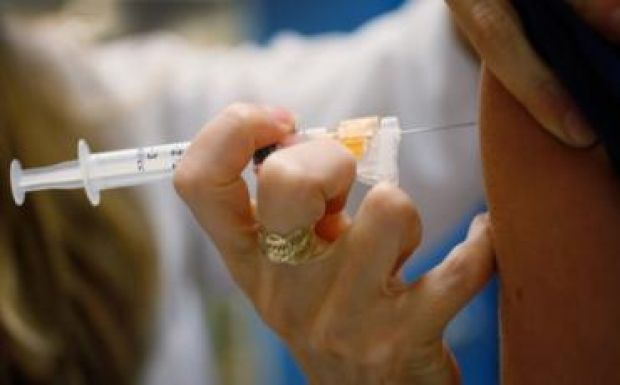 Április 15-éig megkapják a családorvosok a hatkomponensű oltások egy részét
