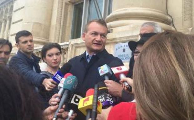 FRISSÍTVE: Melegházasság: ötödjére halasztotta el az alkotmánybíróság az ügy tárgyalását