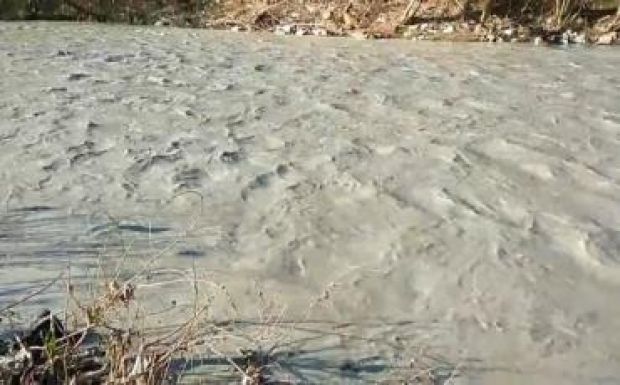 Figyelmeztették a lakosságot az Aranyos folyó szennyezettségére