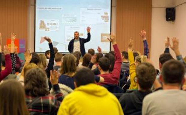 Egy éve egyenget ifjú vállalkozópalántákat a Kreatív Kolozsvár – interjú