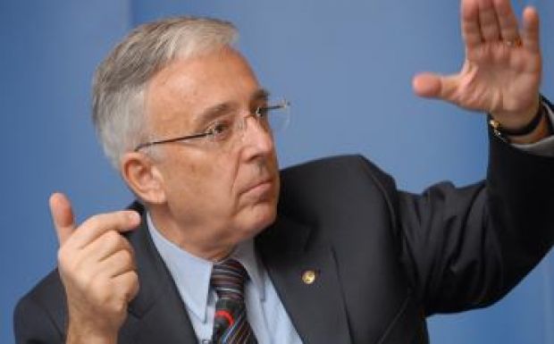Isărescu: a béremeléseket ésszerű keretek között kell tartani