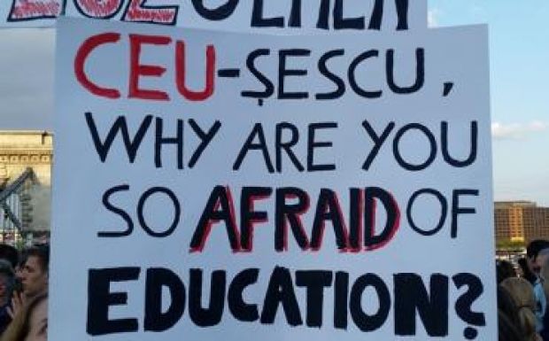 Demonstráció a CEU-ért: rég nem tüntettek ennyien Budapesten