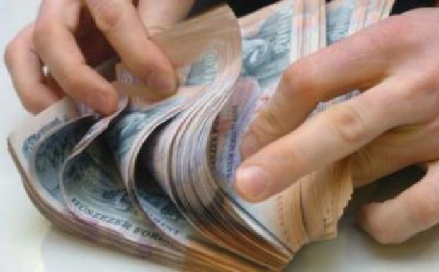 Romániában jobban keresnek a közhivatalnokok, mint Magyarországon