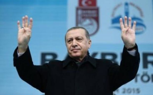 FRISSÍTVE - Erdogannak áll a zászló a törökországi népszavazáson 