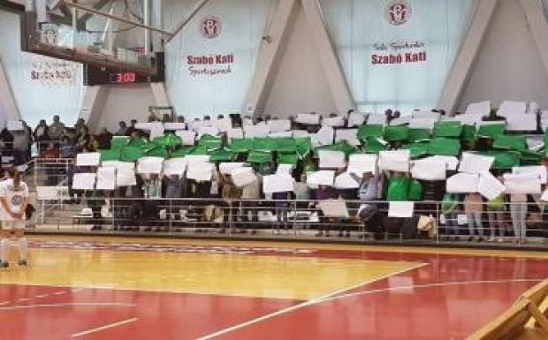 A Kolozsvári U került előnybe a női kosárdöntőben