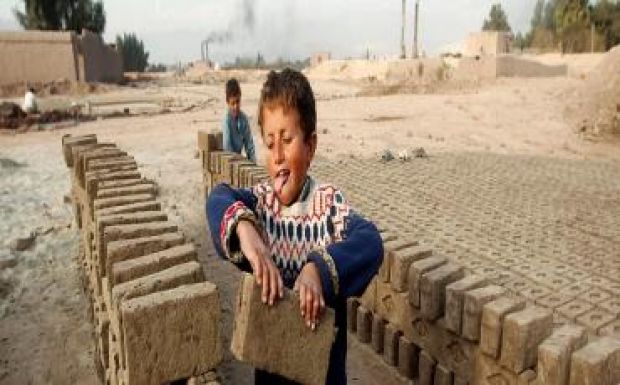 Kustán Magyari Attila: Koalíció a család ellen